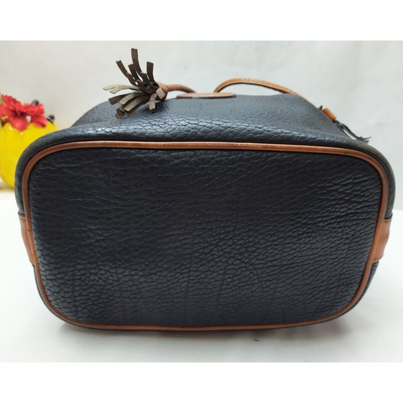 Dooney & Bourke Black Pebbled Leather Drawstring Buckle Shoulder Bag - Vintage - Picture 5 of 14